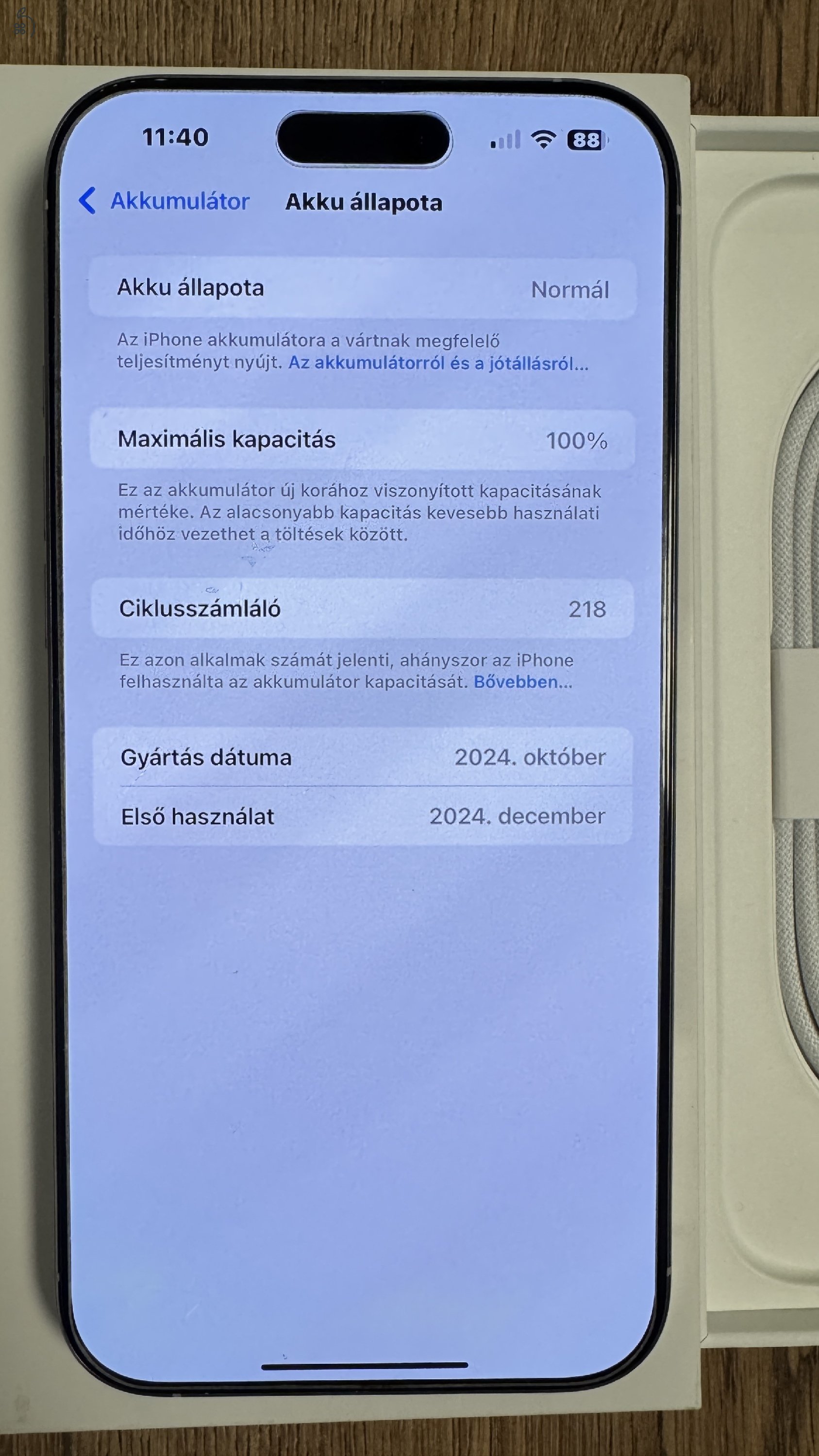iPhone 16 Pro Max – 512 GB – White Titanium – 100% Akku – Kártyafüggetlen – Hibátlan + 3 MagSafe tok