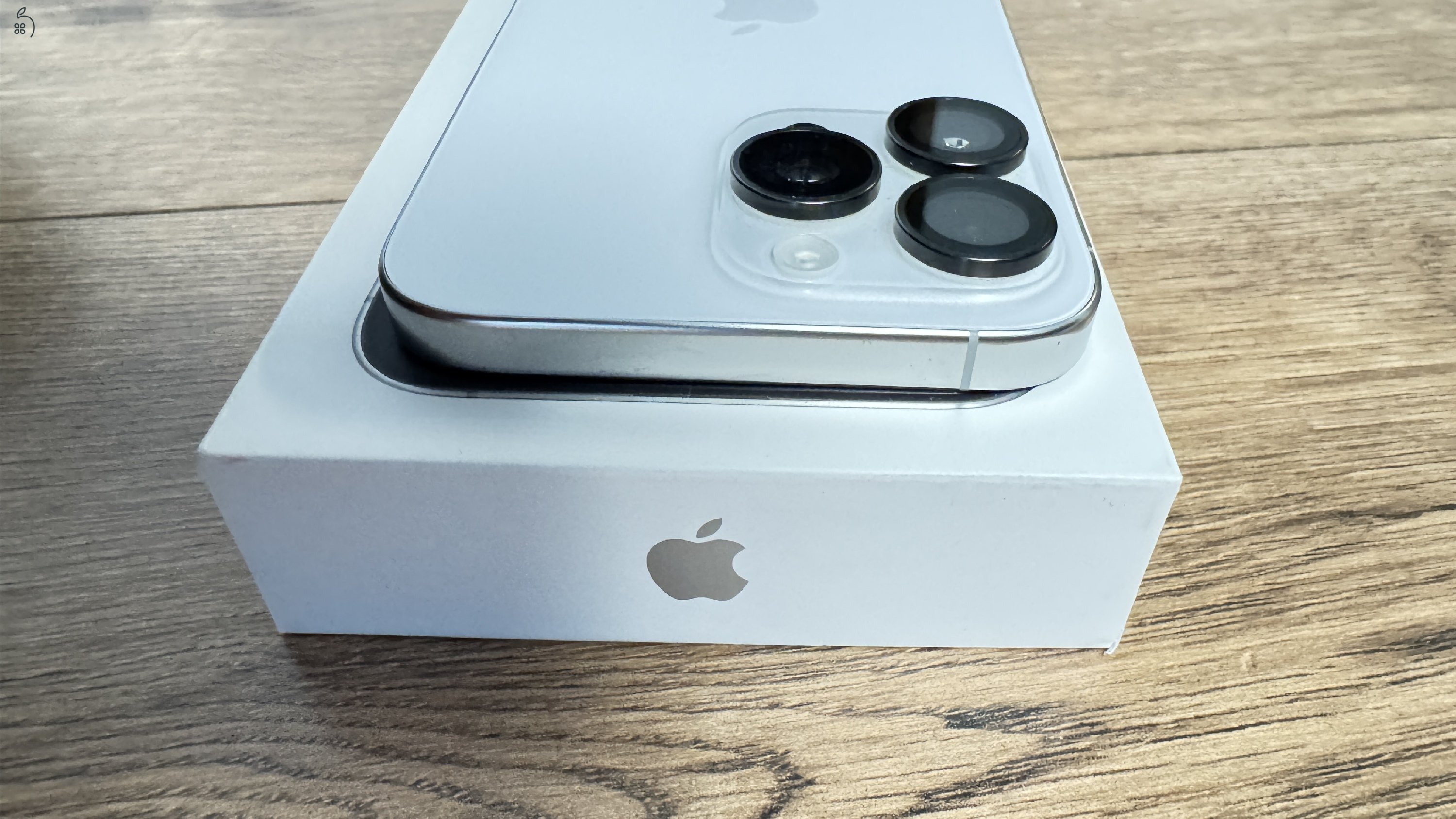 iPhone 16 Pro Max – 512 GB – White Titanium – 100% Akku – Kártyafüggetlen – Hibátlan + 3 MagSafe tok