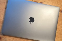 Apple MacBook Air M1 (2020)