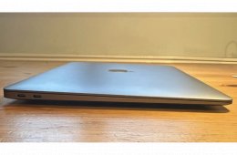 Apple MacBook Air M1 (2020)