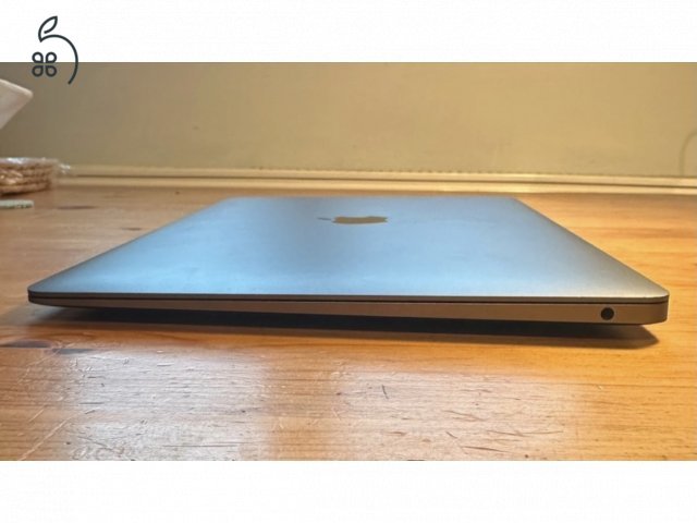 Apple MacBook Air M1 (2020)