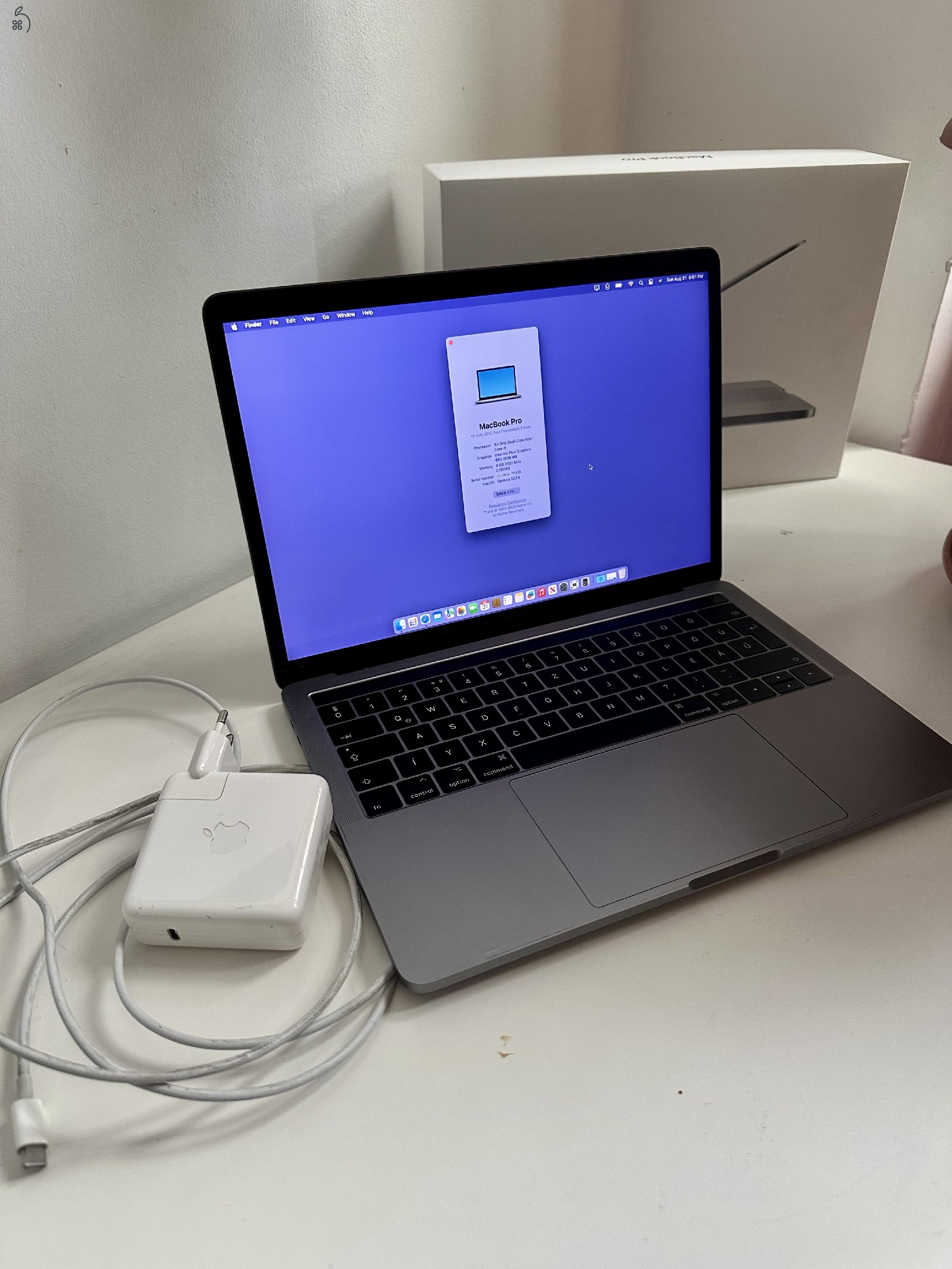 Retina MacBook Pro 13” – 2017, Touch Bar, 256GB SSD, Magyar
