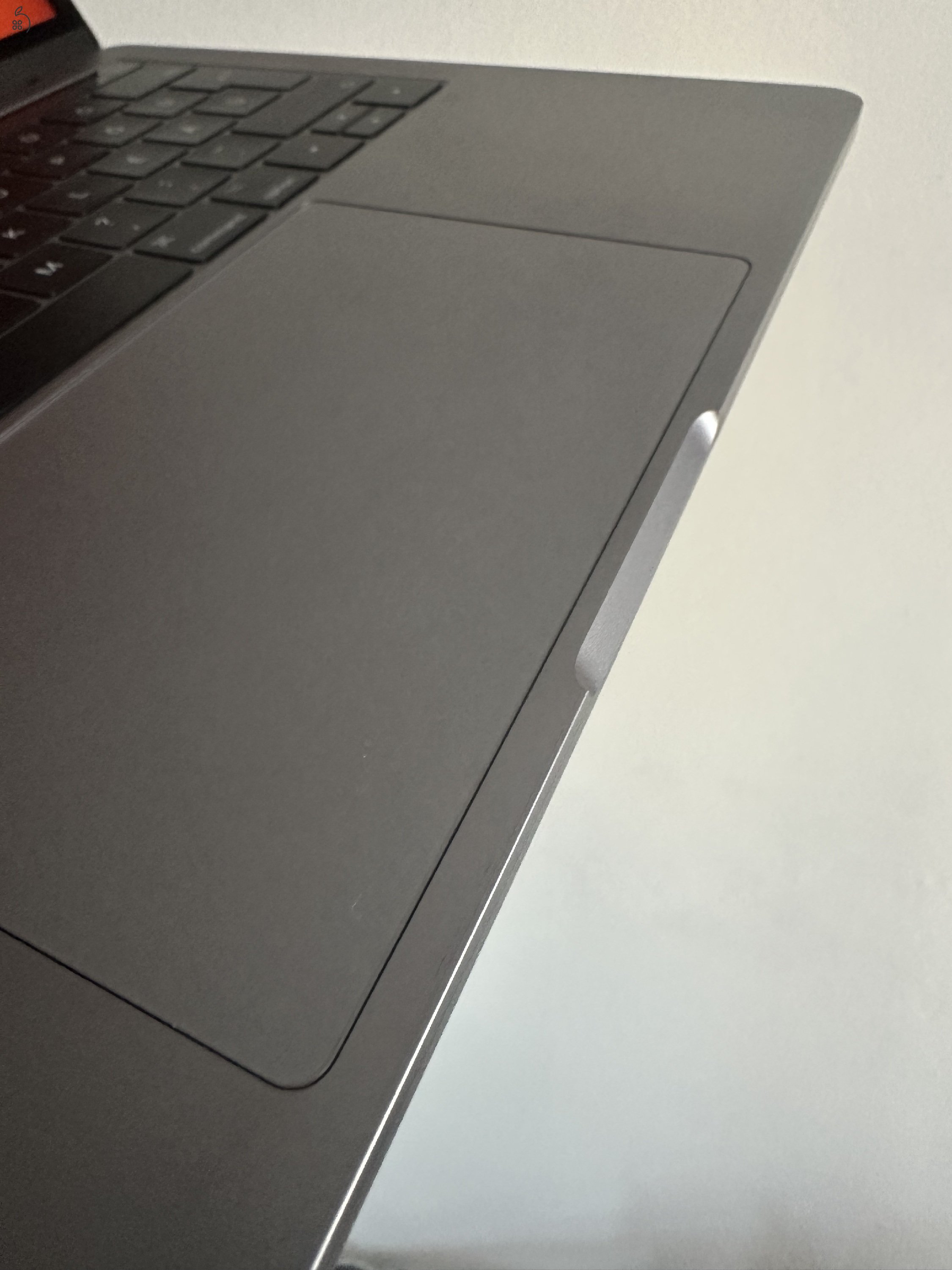 Retina MacBook Pro 13” – 2017, Touch Bar, 256GB SSD, Magyar