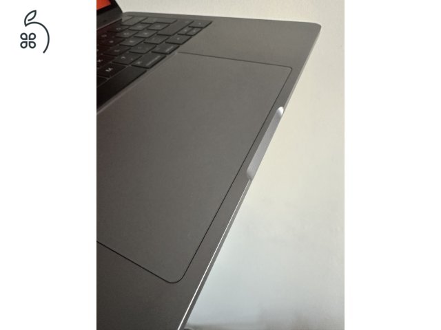 Retina MacBook Pro 13” – 2017, Touch Bar, 256GB SSD, Magyar