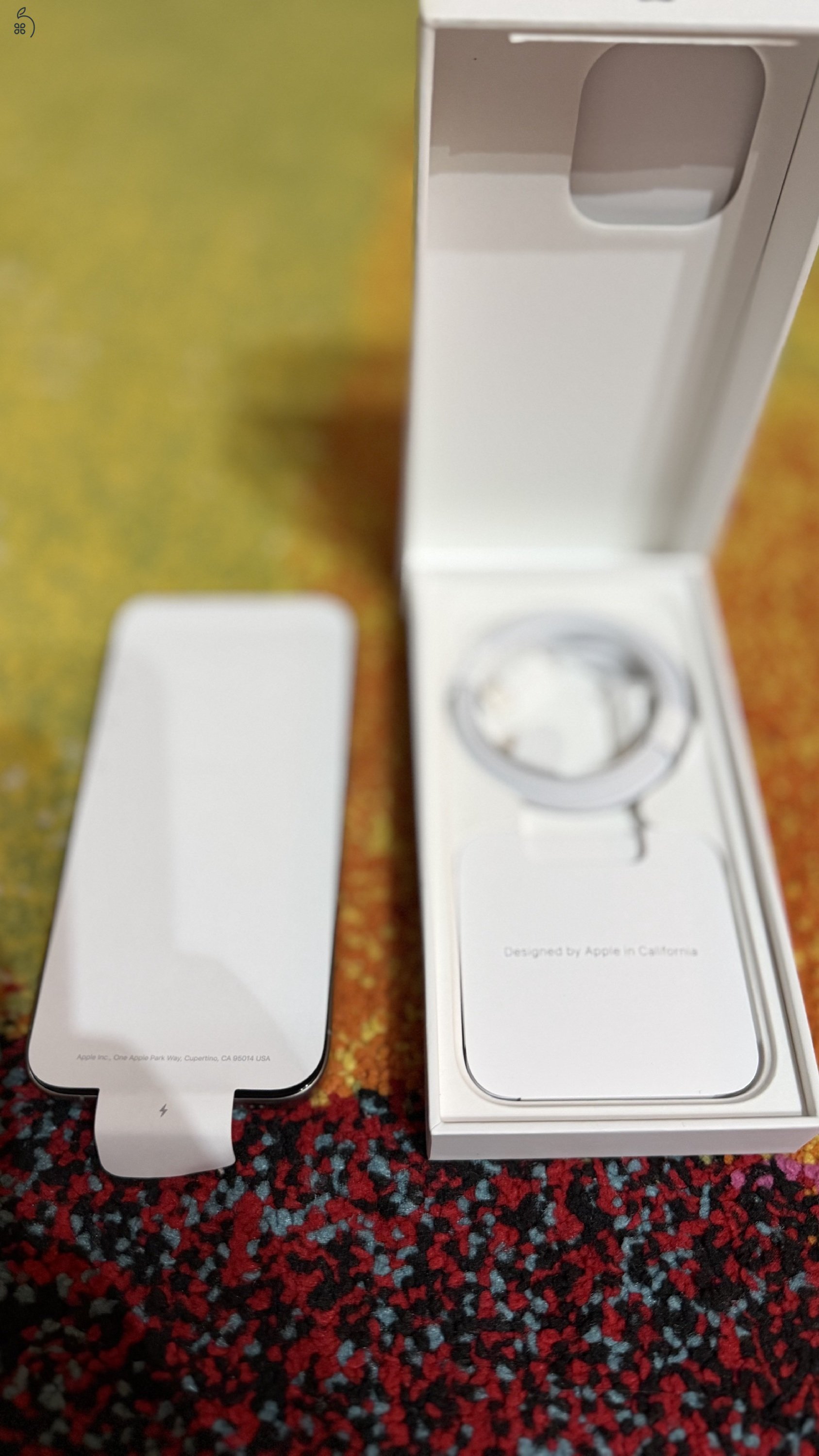 Újszerű gyönyörű Iphone 15pro
