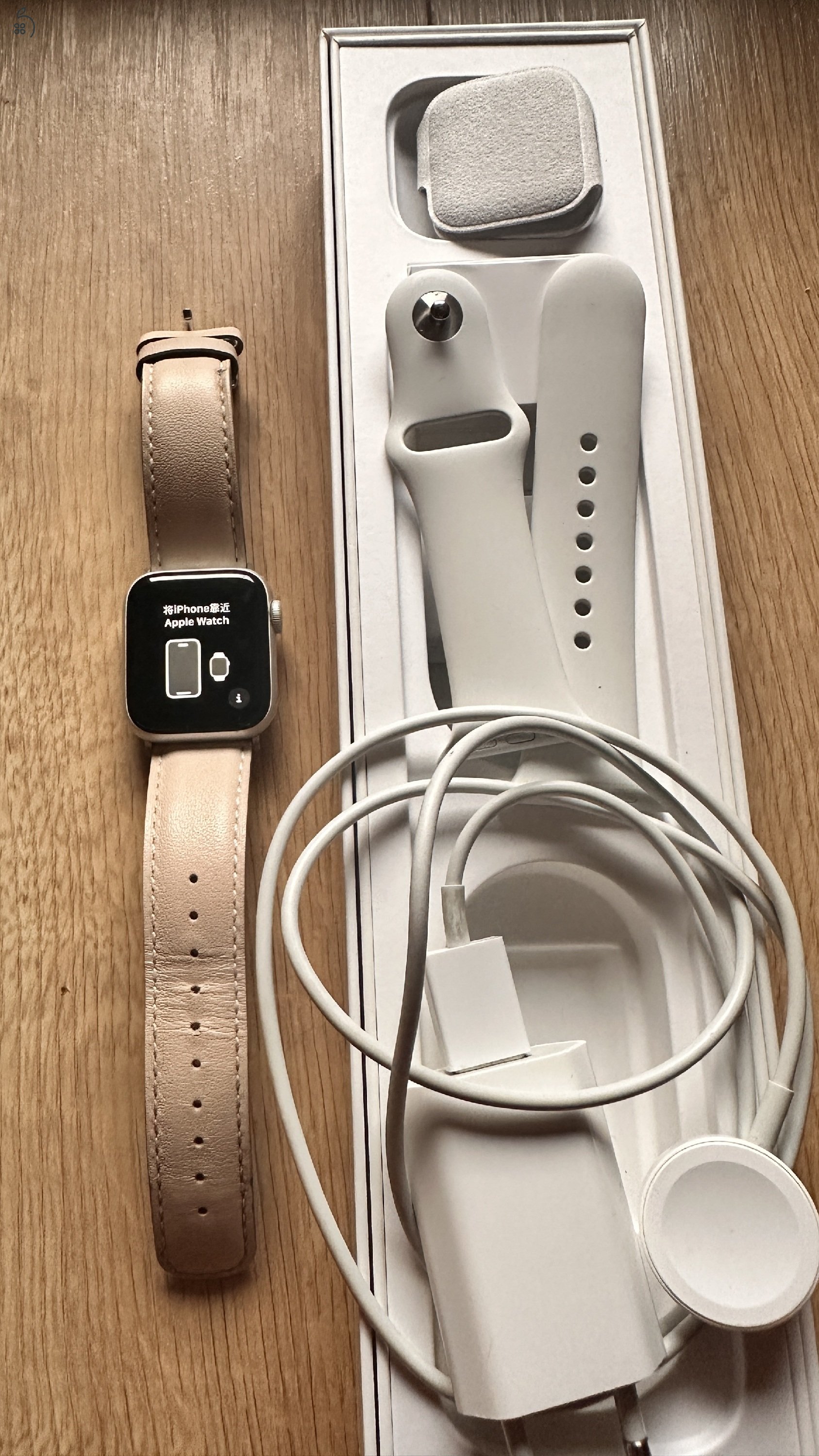 Apple Watch Series 5 (GPS) 40MM szép állapotban