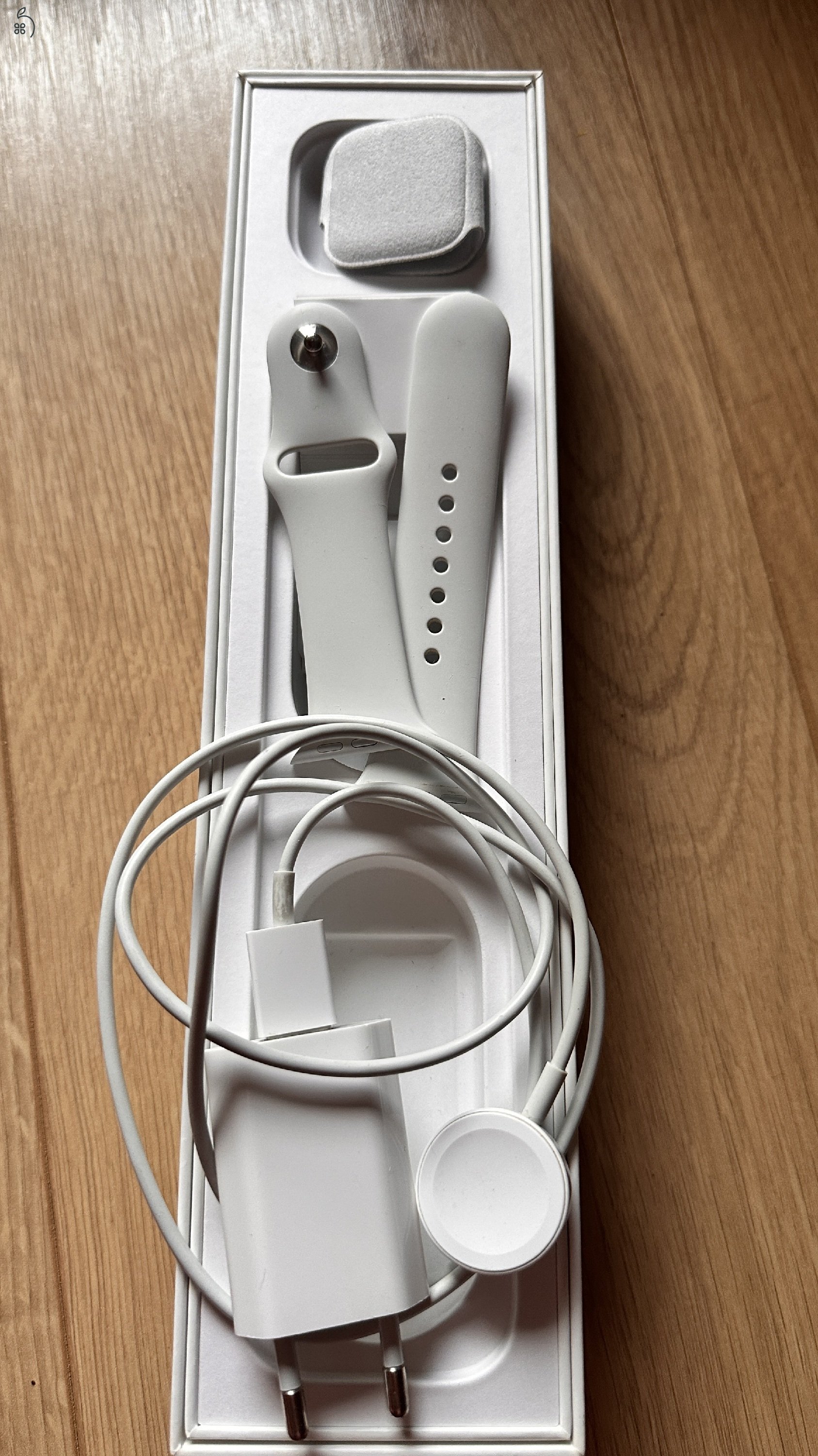 Apple Watch Series 5 (GPS) 40MM szép állapotban
