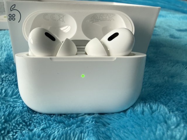 Airpods Pro 2 USB-C, Magsafe minden tartozékával 