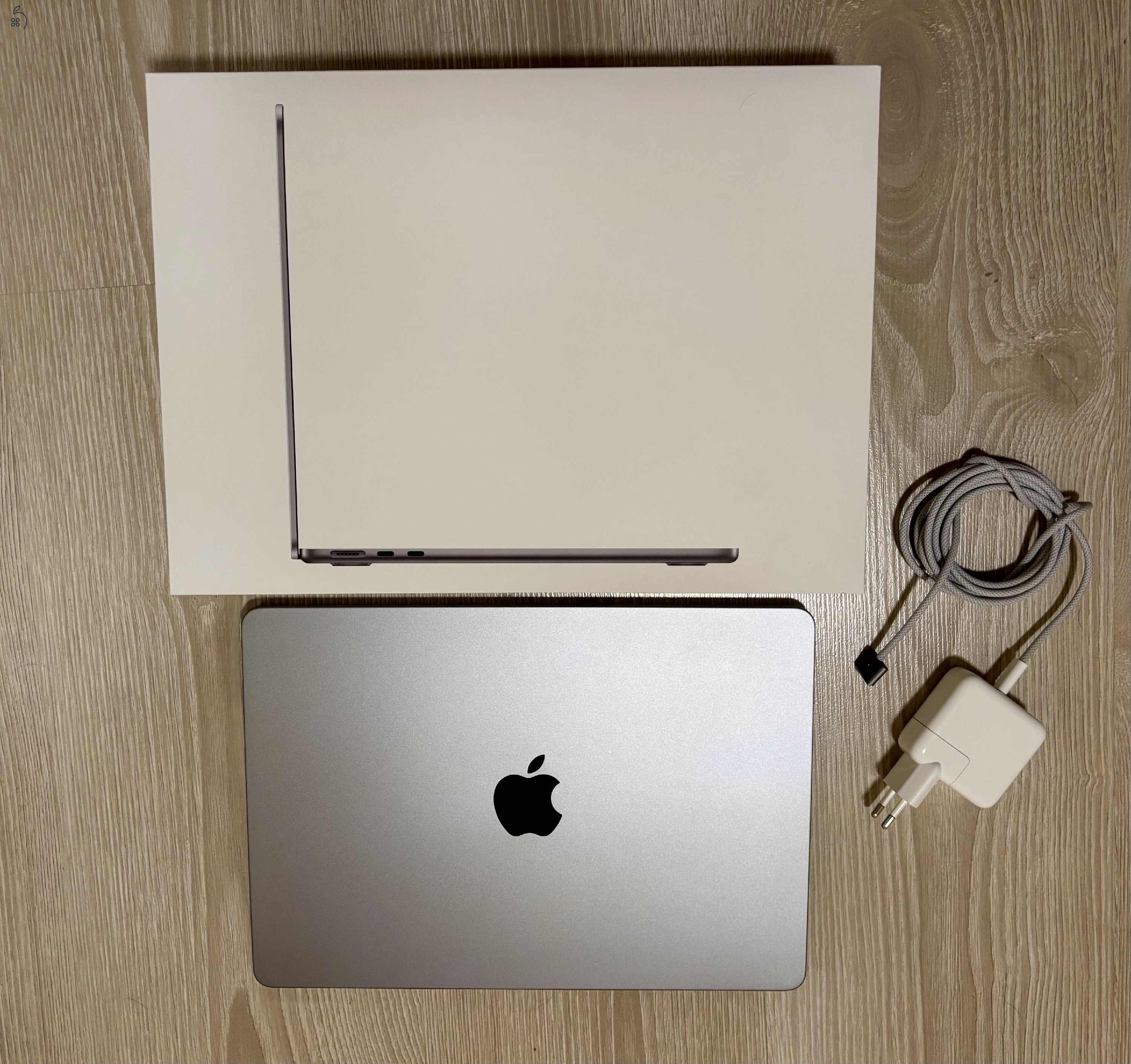 MacBook Air M3 (2024) 16Gb/512GB/HUN Újszerű