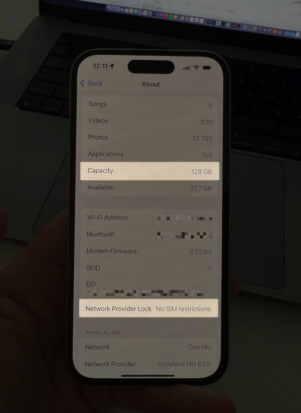Hibátlan sárga iPhone 15