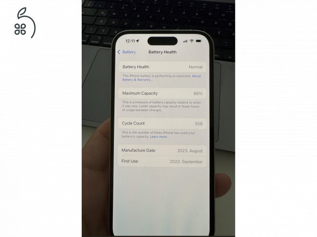 Hibátlan sárga iPhone 15