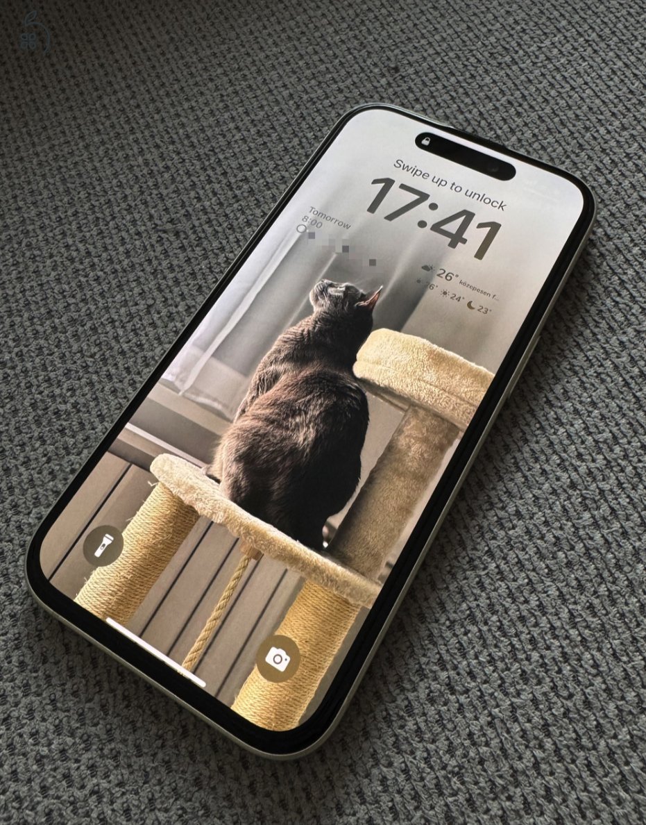 Hibátlan sárga iPhone 15