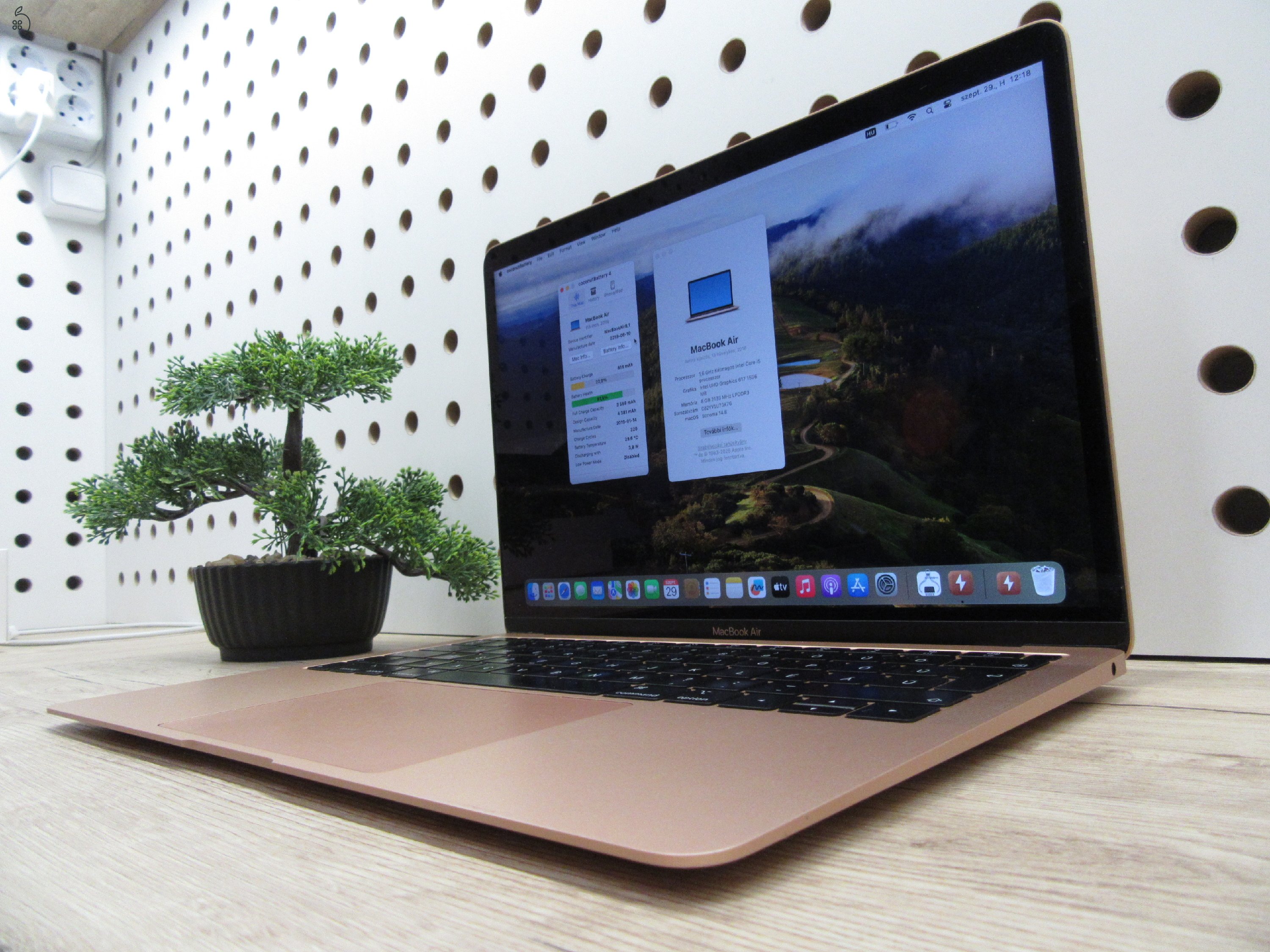 Apple MacBook Air 13” (2018, Retina) – Pehelykönnyű, megbízható mindennapokra – 8/256 – Használt, megkímélt – 82% akku (320 ciklus) – Garancia 3 hónap