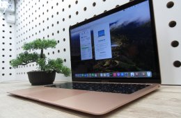 Apple MacBook Air 13” (2018, Retina) – Pehelykönnyű, megbízható mindennapokra – 8/256 – Használt, megkímélt – 82% akku (320 ciklus) – Garancia 3 hónap