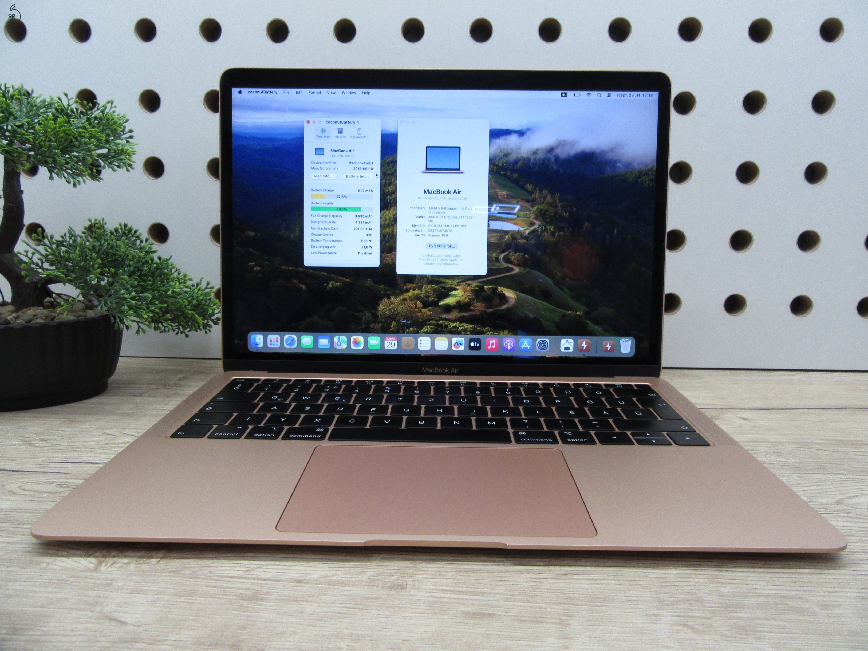 Apple MacBook Air 13” (2018, Retina) – Pehelykönnyű, megbízható mindennapokra – 8/256 – Használt, megkímélt – 82% akku (320 ciklus) – Garancia 3 hónap