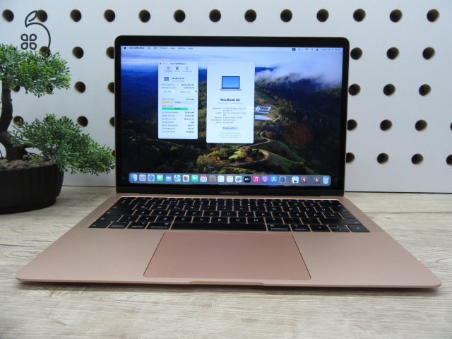 Apple MacBook Air 13” (2018, Retina) – Pehelykönnyű, megbízható mindennapokra – 8/256 – Használt, megkímélt – 82% akku (320 ciklus) – Garancia 3 hónap