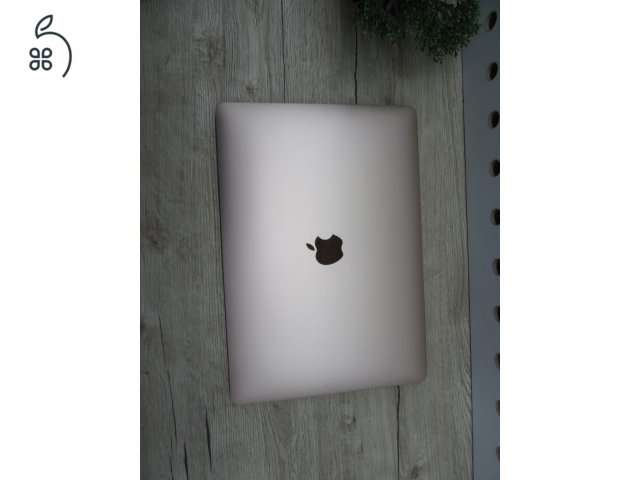 Apple MacBook Air 13” (2018, Retina) – Pehelykönnyű, megbízható mindennapokra – 8/256 – Használt, megkímélt – 82% akku (320 ciklus) – Garancia 3 hónap