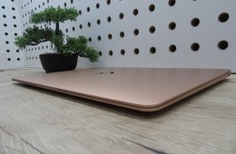 Apple MacBook Air 13” (2018, Retina) – Pehelykönnyű, megbízható mindennapokra – 8/256 – Használt, megkímélt – 82% akku (320 ciklus) – Garancia 3 hónap