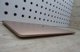 Apple MacBook Air 13” (2018, Retina) – Pehelykönnyű, megbízható mindennapokra – 8/256 – Használt, megkímélt – 82% akku (320 ciklus) – Garancia 3 hónap