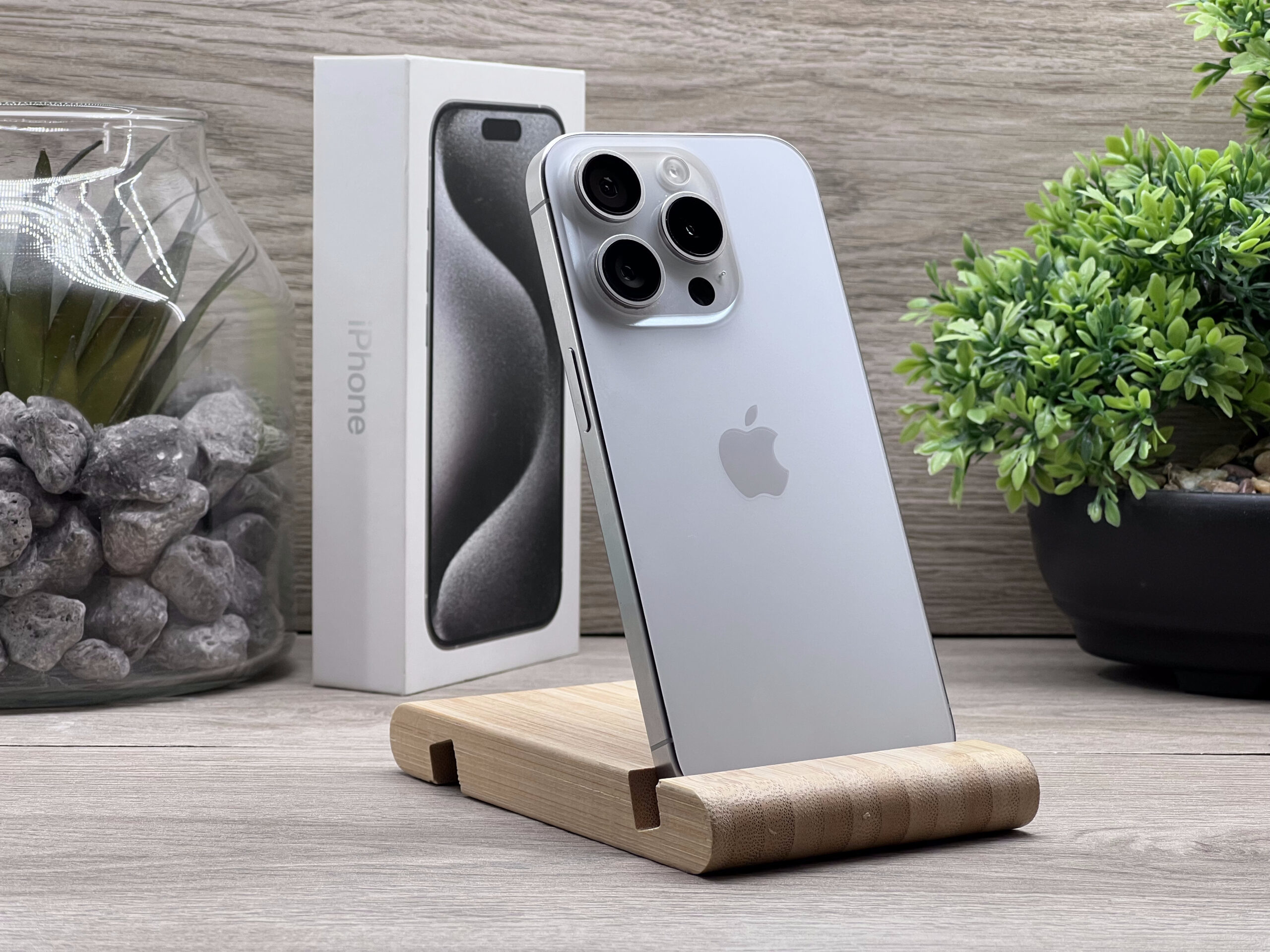 Hibátlan iPhone 15 Pro White Titanium 256GB 2 ÉV Garanciával Számlával 92% Akksi