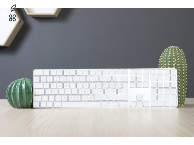 Apple Magic Keyboard Touch ID w/ Numpad HUN US-7215