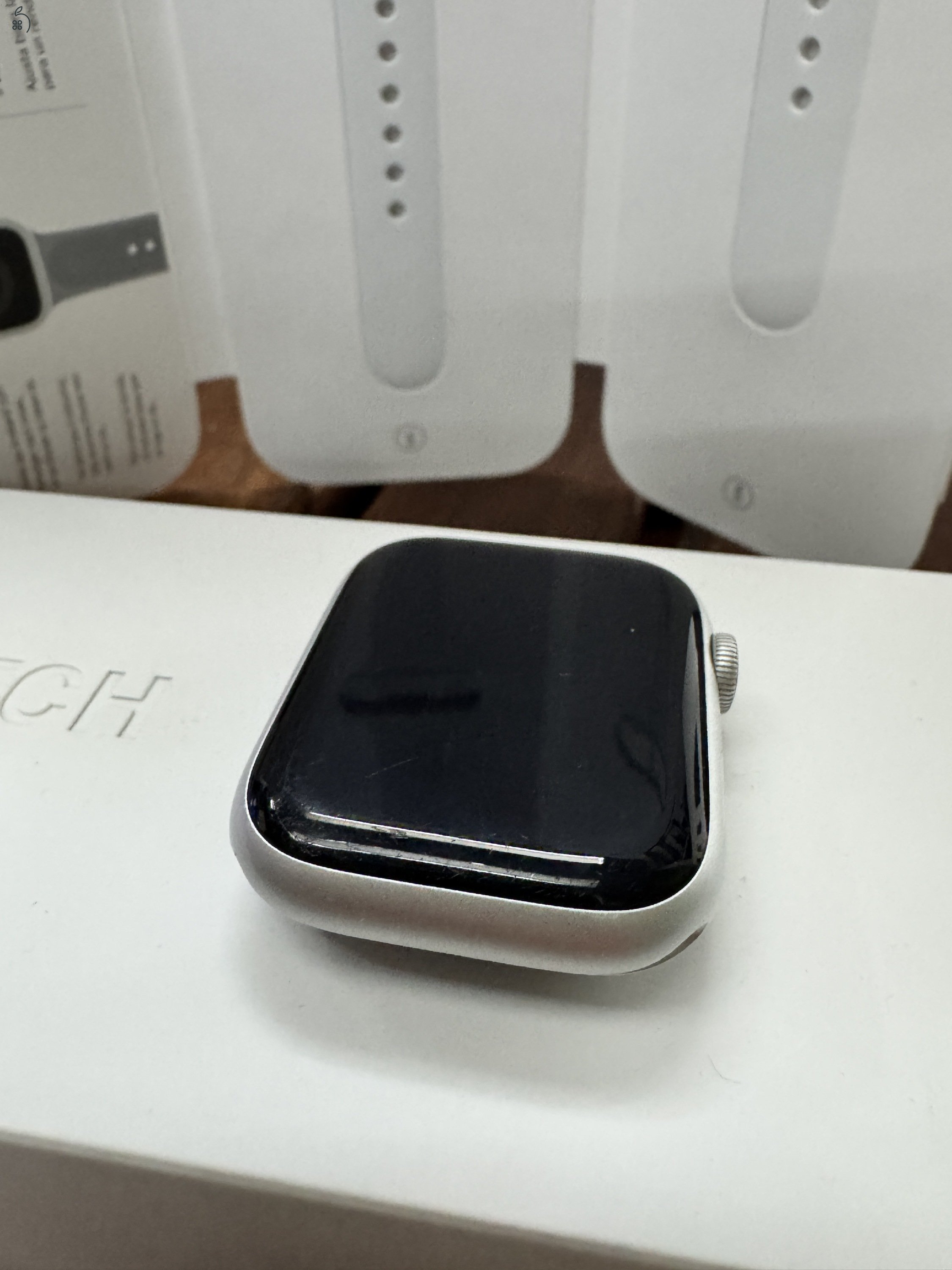 Apple Watch 8 (GPS + cellular 45 mm) Ezüst Alu Fehér