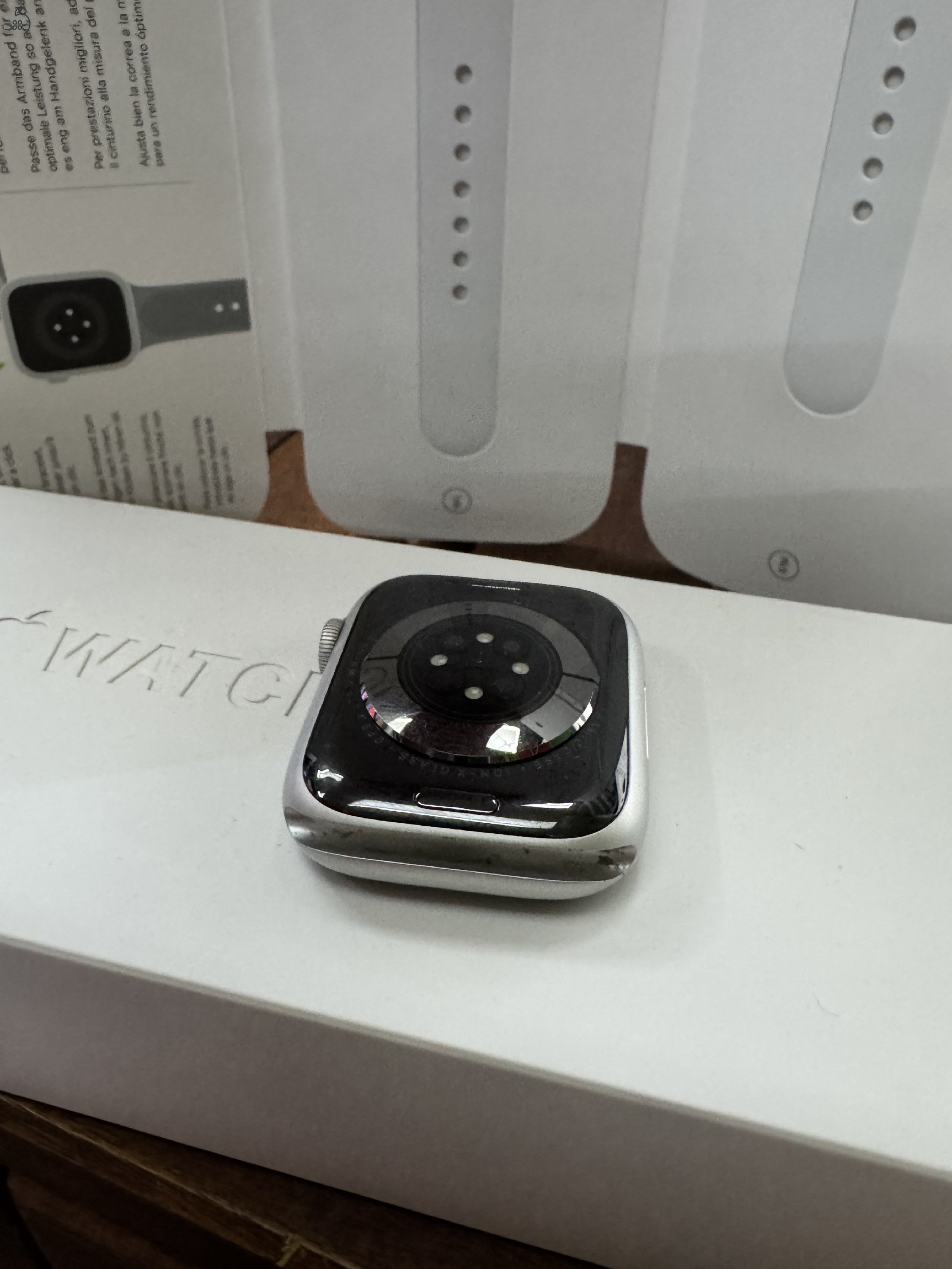 Apple Watch 8 (GPS + cellular 45 mm) Ezüst Alu Fehér