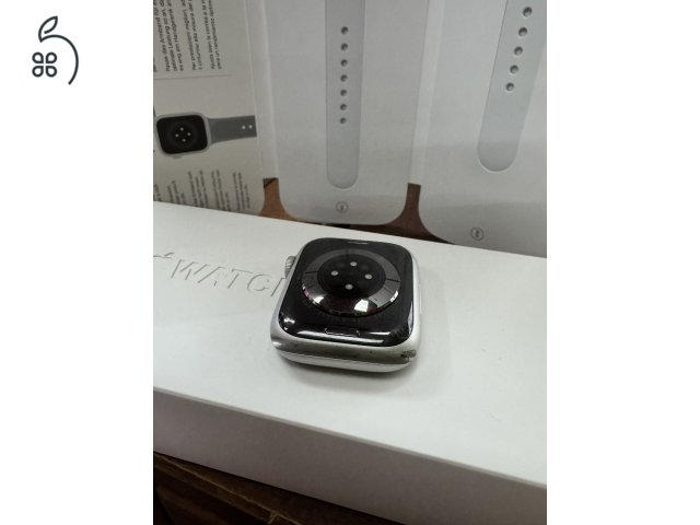 Apple Watch 8 (GPS + cellular 45 mm) Ezüst Alu Fehér