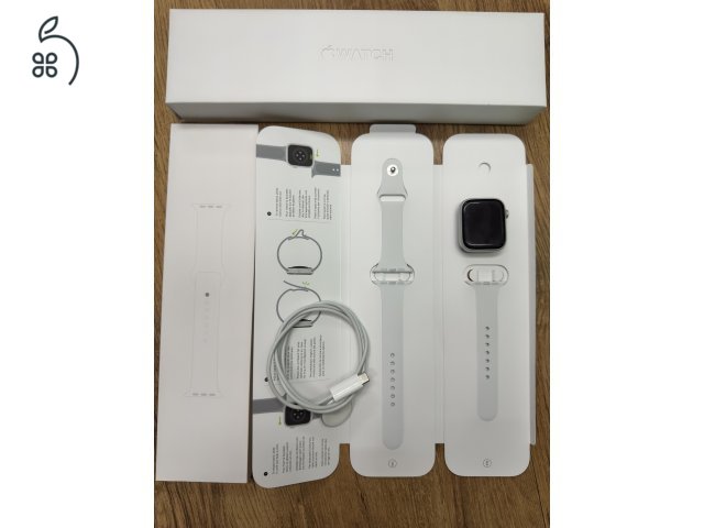 Apple Watch 8 (GPS + cellular 45 mm) Ezüst Alu Fehér