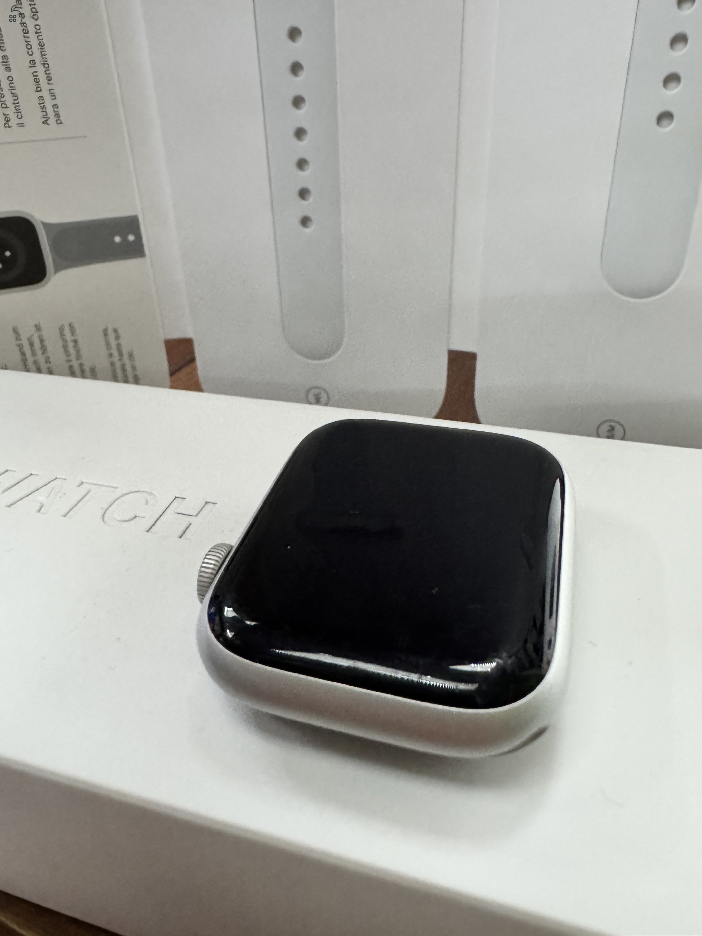 Apple Watch 8 (GPS + cellular 45 mm) Ezüst Alu Fehér