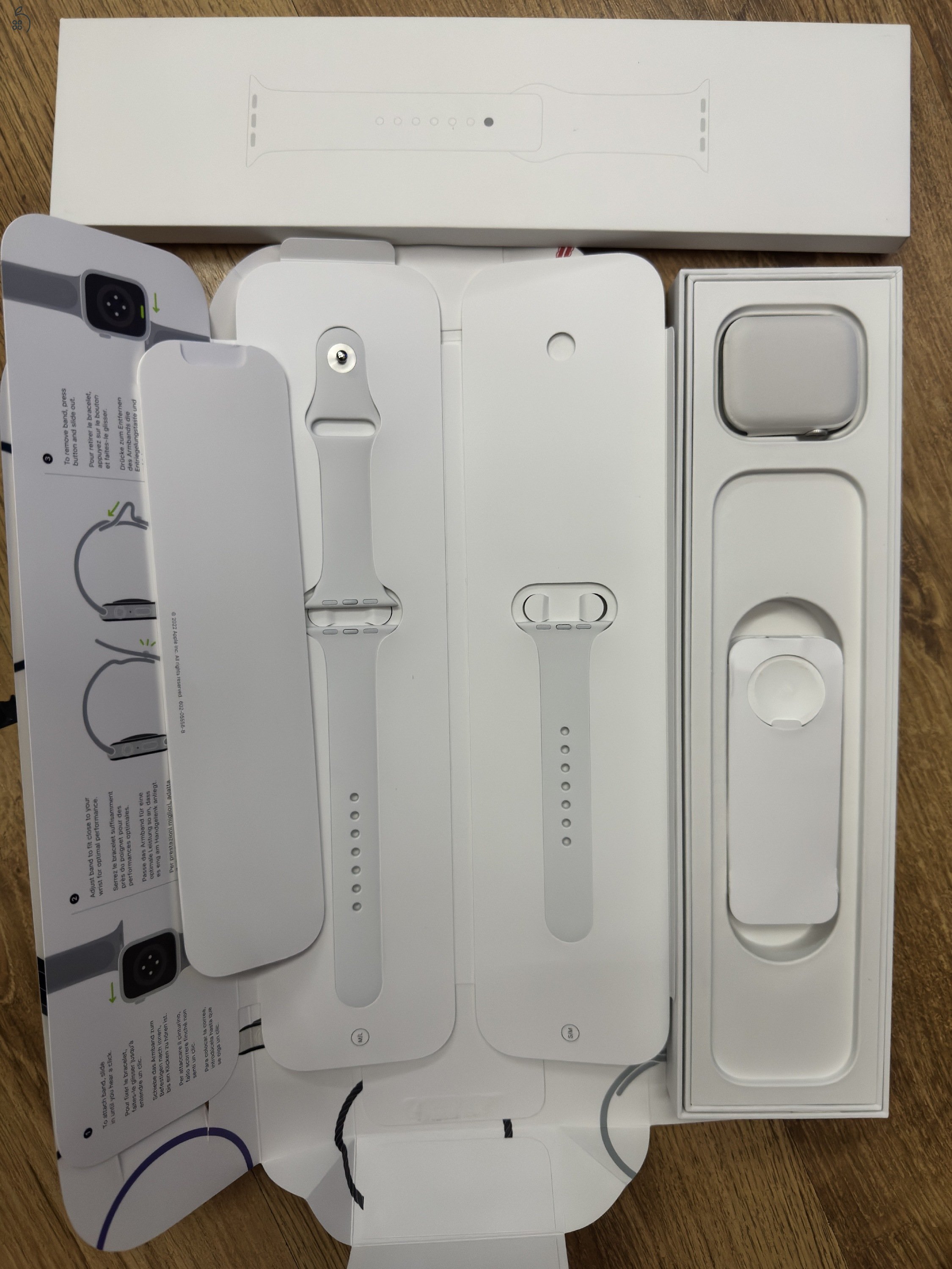 Apple Watch 8 (GPS + cellular 45 mm) Ezüst Alu Fehér