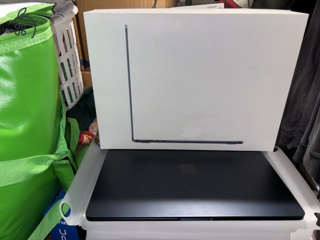 Szinte új Apple Macbook Air 15