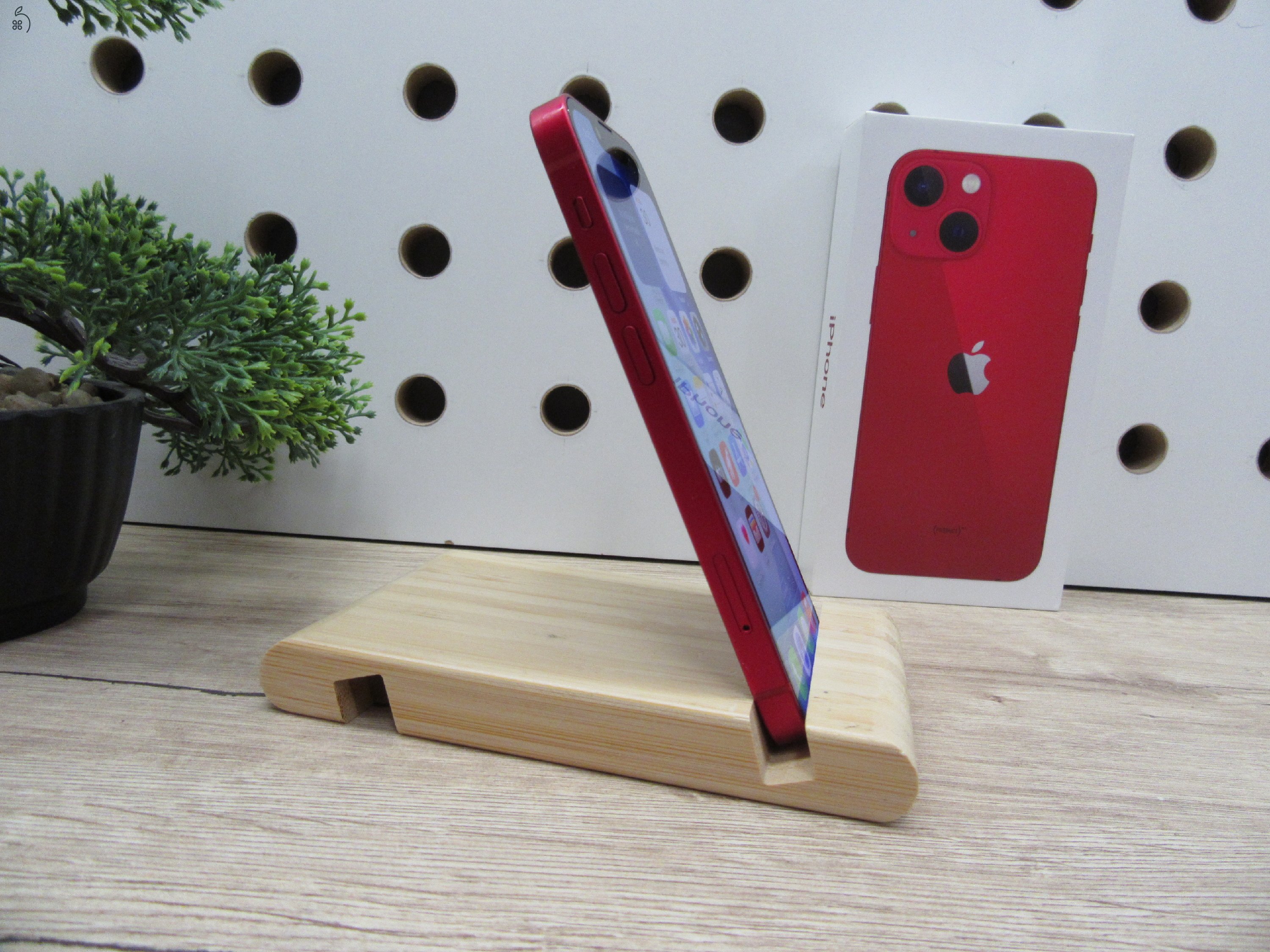 Apple iPhone 13 mini – Red – Kompakt méret, nagy teljesítmény – 256 GB – Használt, szép állapot – 100% akku – Garancia 3 hónap