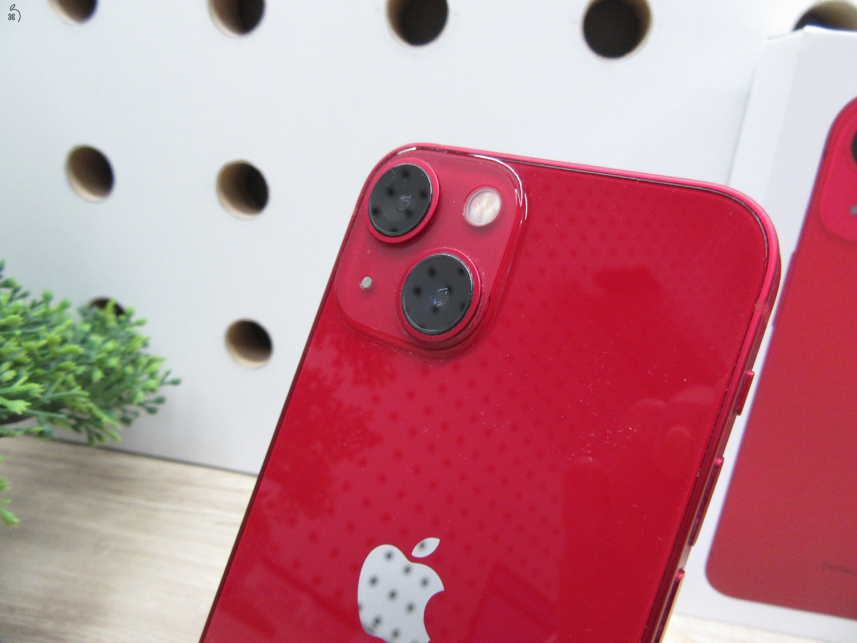 Apple iPhone 13 mini – Red – Kompakt méret, nagy teljesítmény – 256 GB – Használt, szép állapot – 100% akku – Garancia 3 hónap