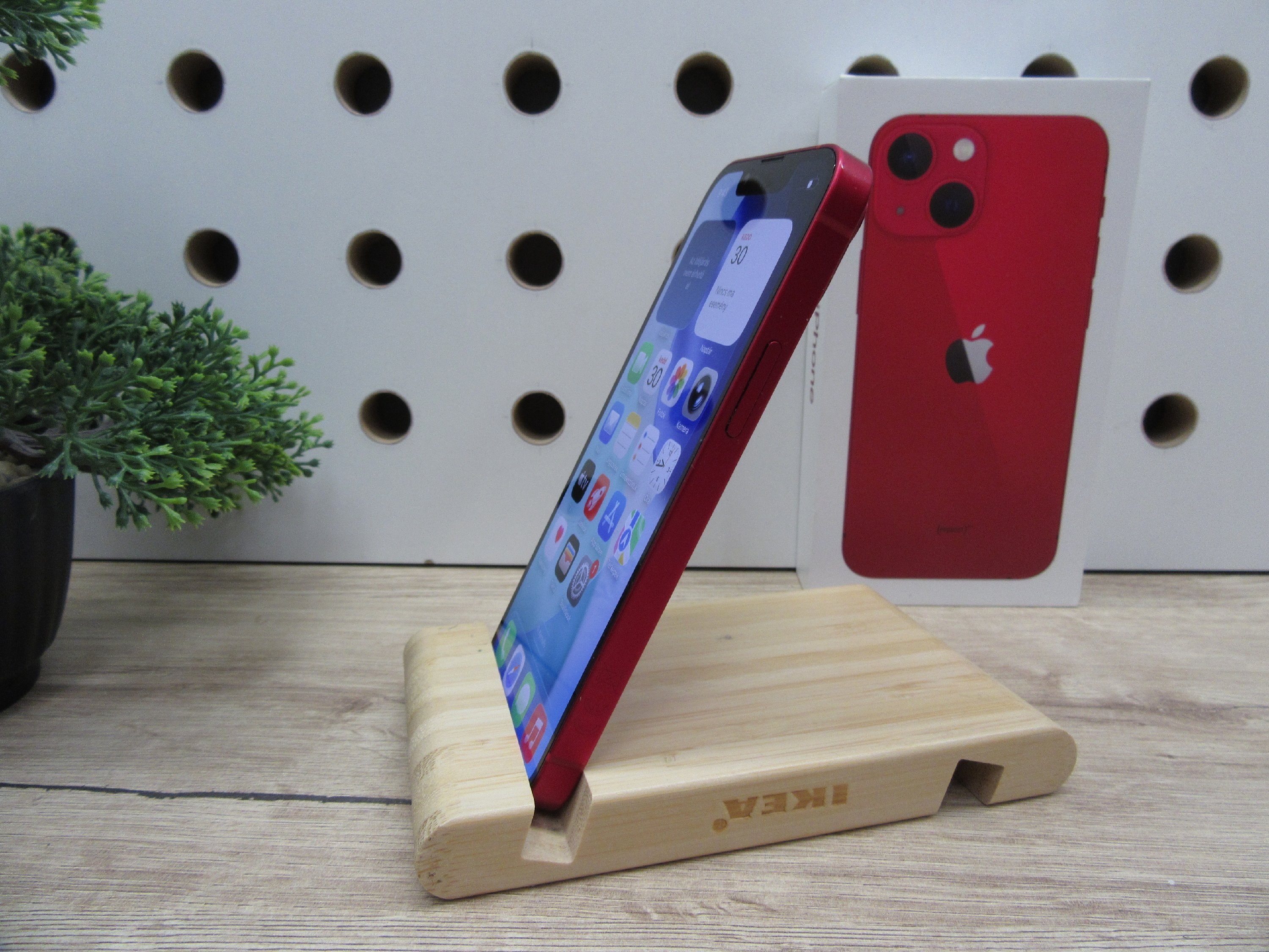 Apple iPhone 13 mini – Red – Kompakt méret, nagy teljesítmény – 256 GB – Használt, szép állapot – 100% akku – Garancia 3 hónap