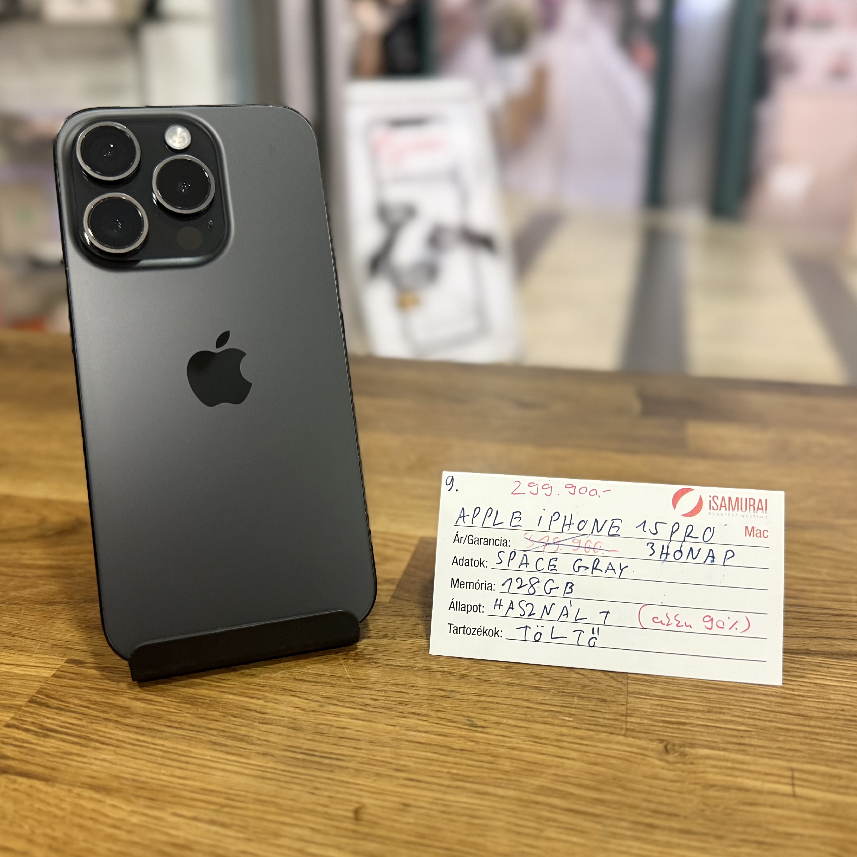 9. Apple iPhone 15 Pro - 128 GB - Fekete Titán - Független