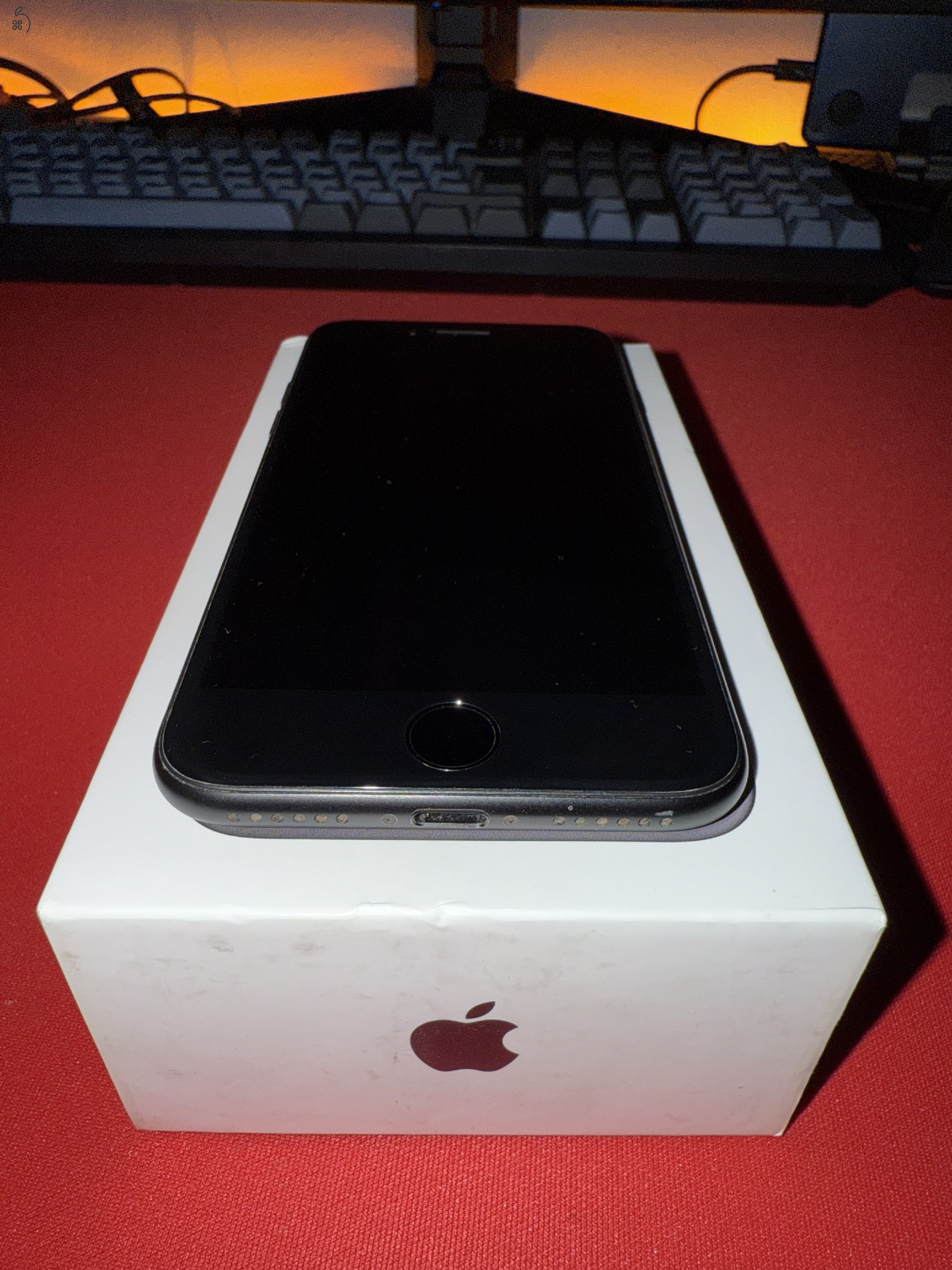 Apple iPhone 7 Fekete 32GB, Yettel
