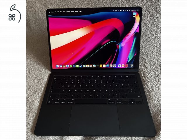 MacBook Air M2 (Midnight) / 13