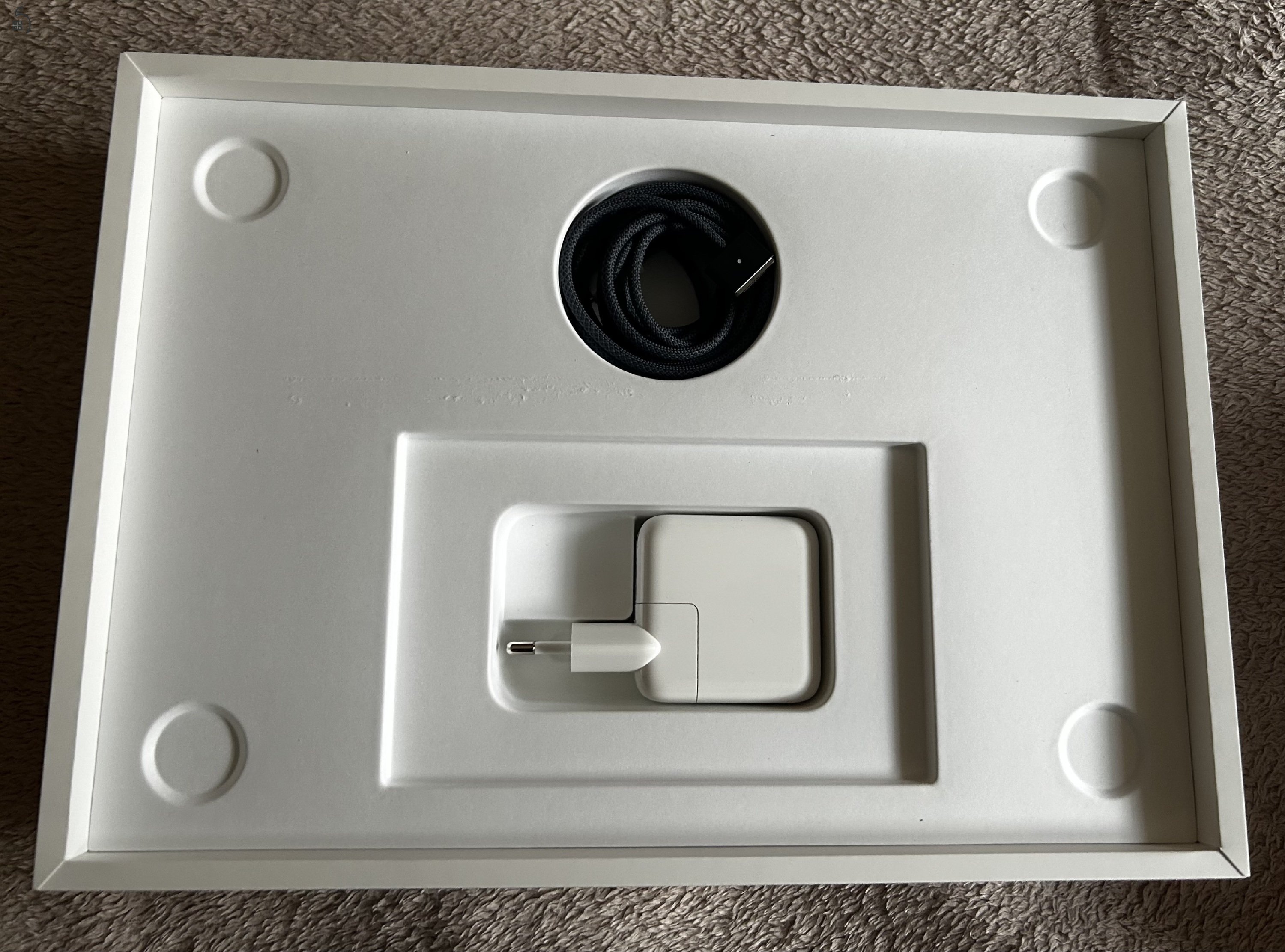 MacBook Air M2 (Midnight) / 13