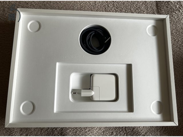 MacBook Air M2 (Midnight) / 13