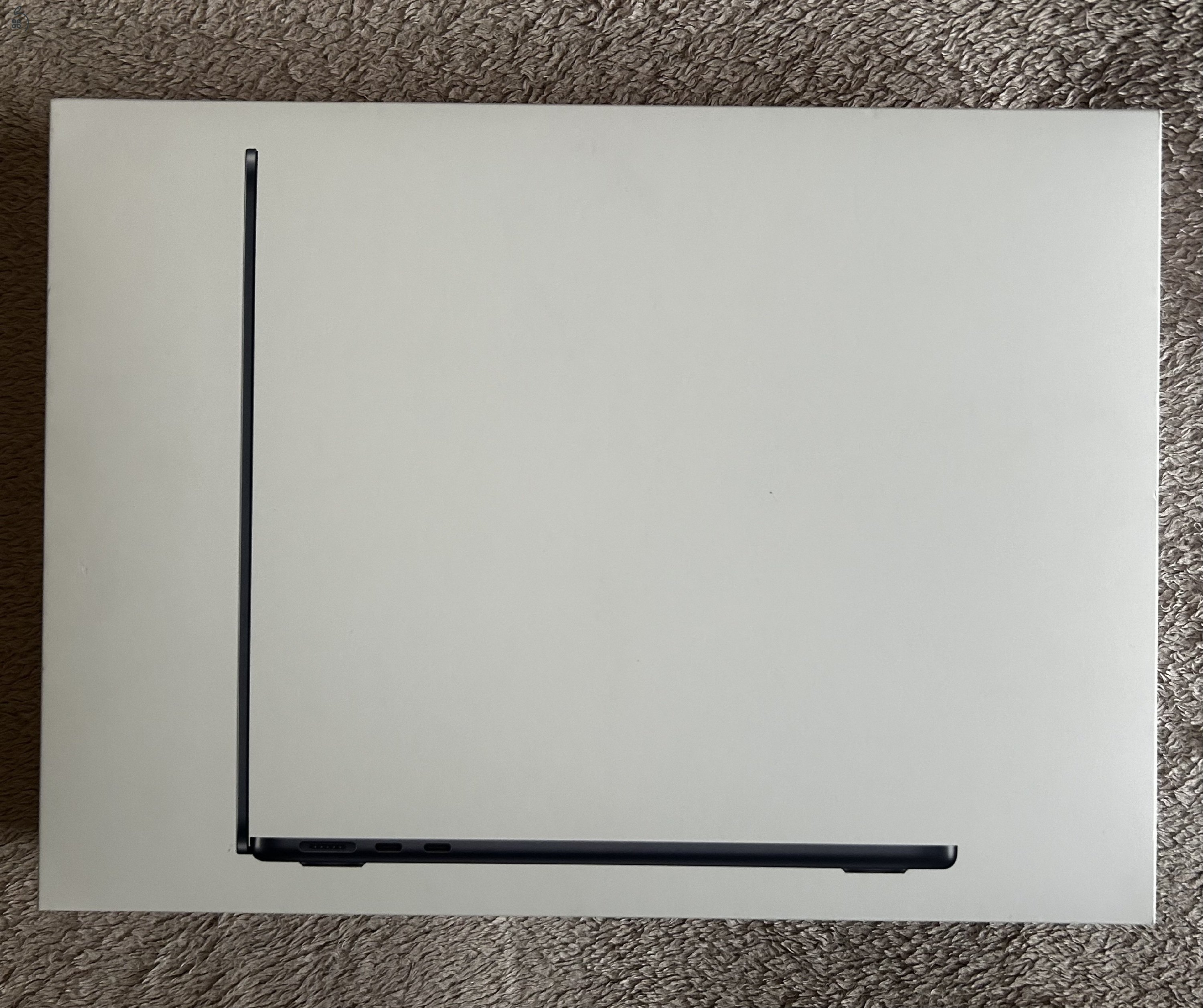 MacBook Air M2 (Midnight) / 13