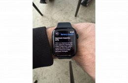 Apple Watch S8 45mm Midnight blue kitűnő + ajándék apple szíj