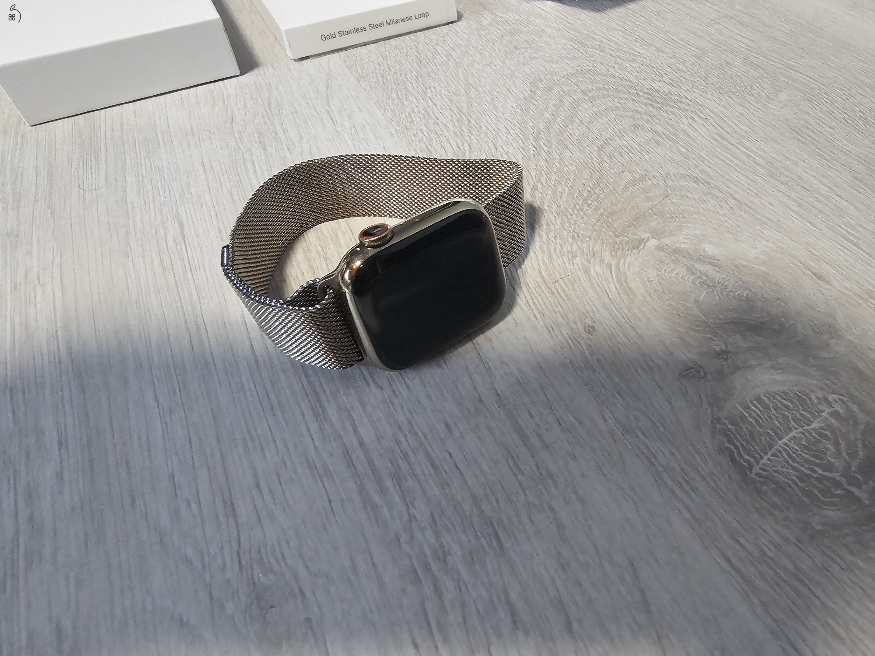 Apple Watch Series 8 – Gold Stainless Steel + Milanese Loop 