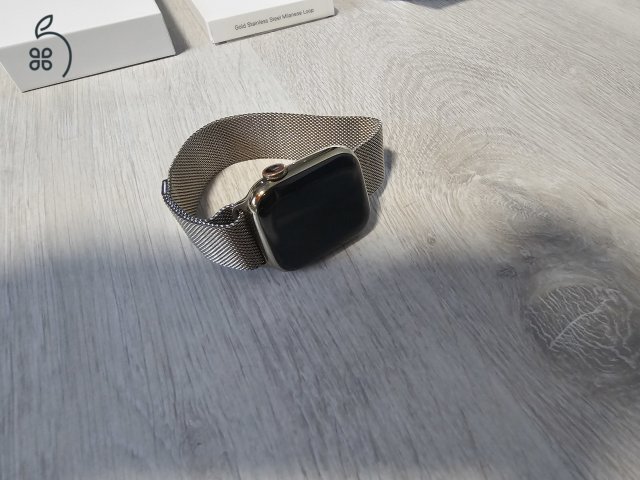 Apple Watch Series 8 – Gold Stainless Steel + Milanese Loop 