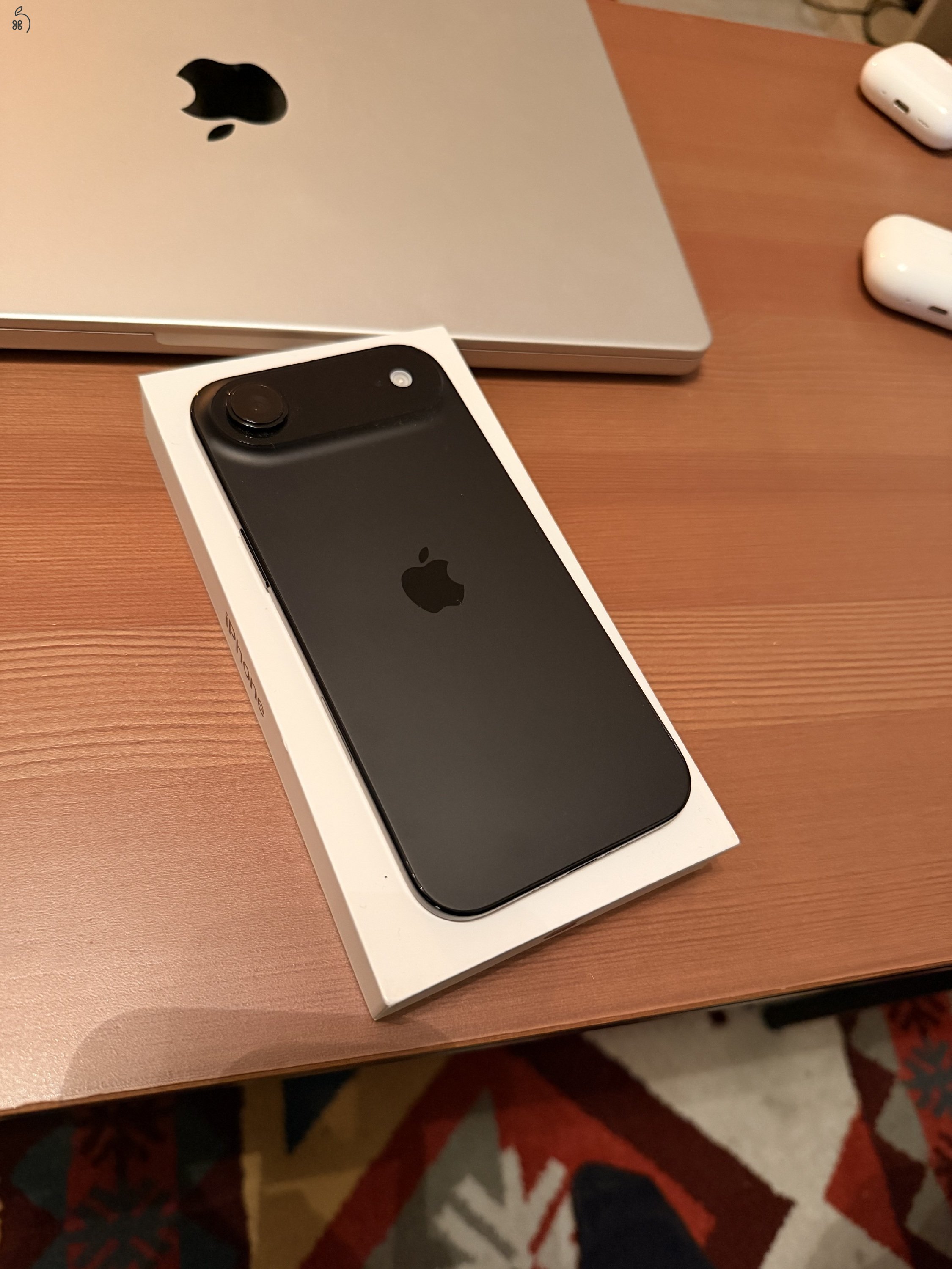 Apple iPhone Air, 256GB, fekete szín