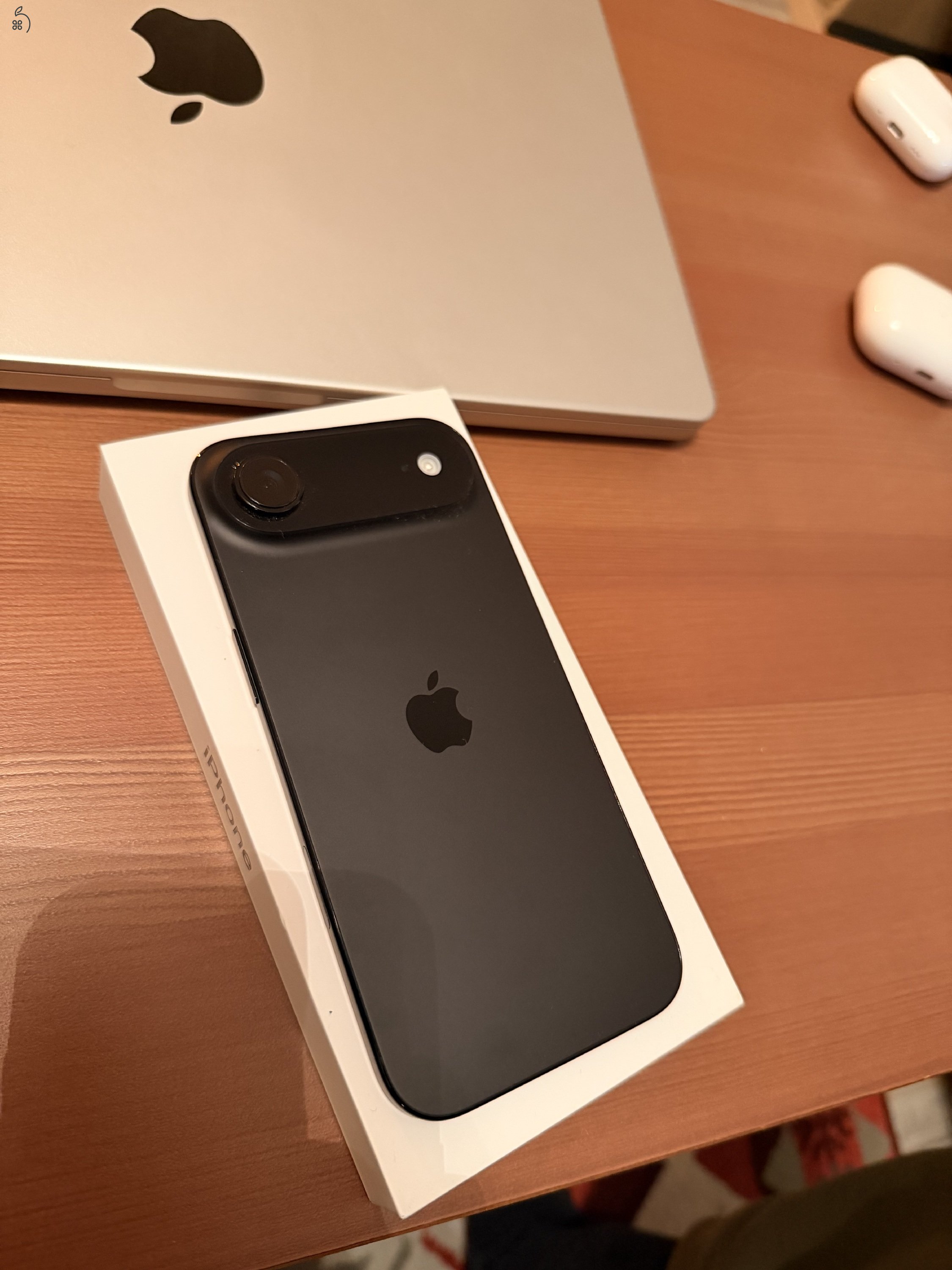 Apple iPhone Air, 256GB, fekete szín