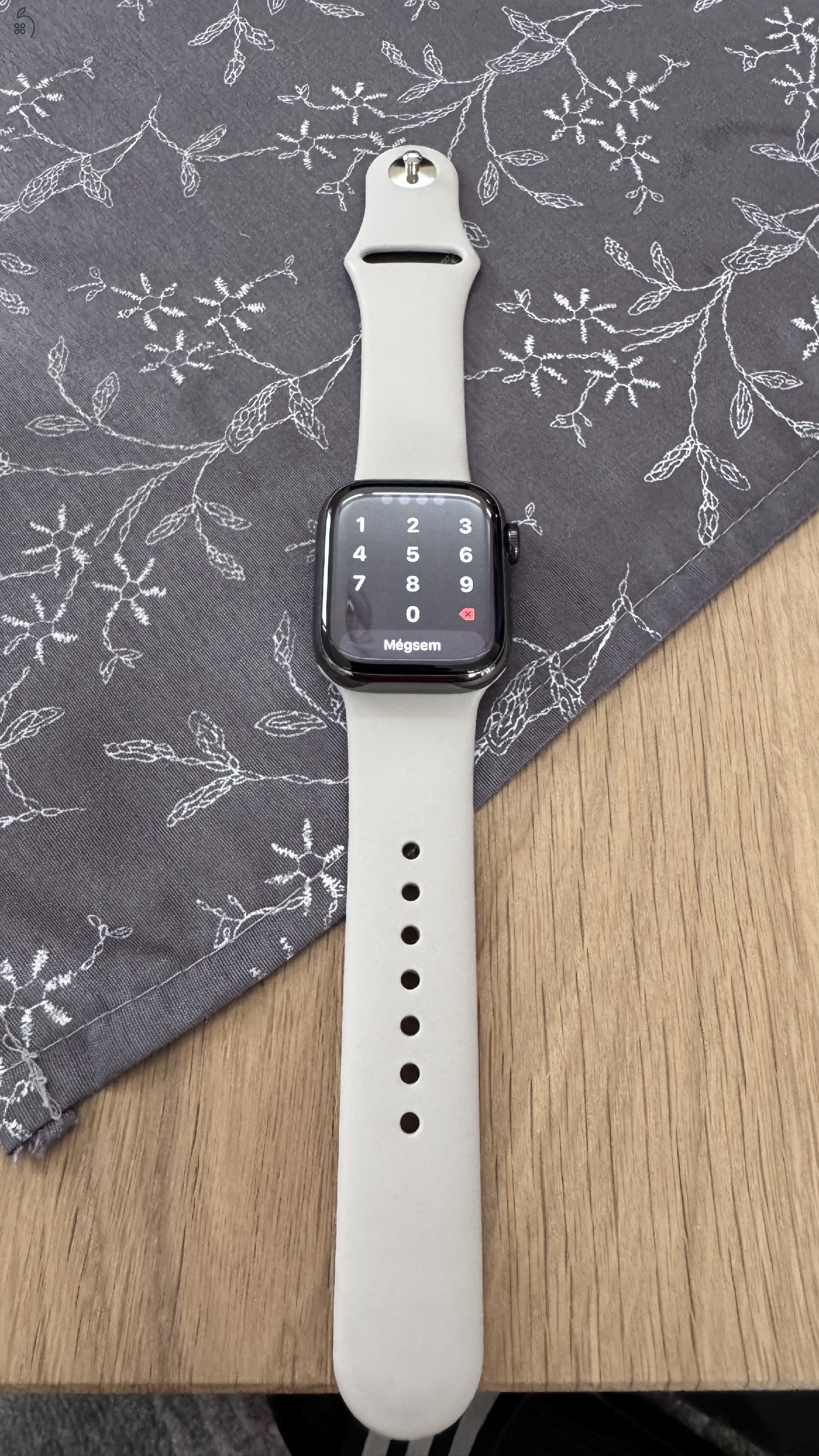Apple Watch 8 Cellular 41 mm Rozsdamentes acél