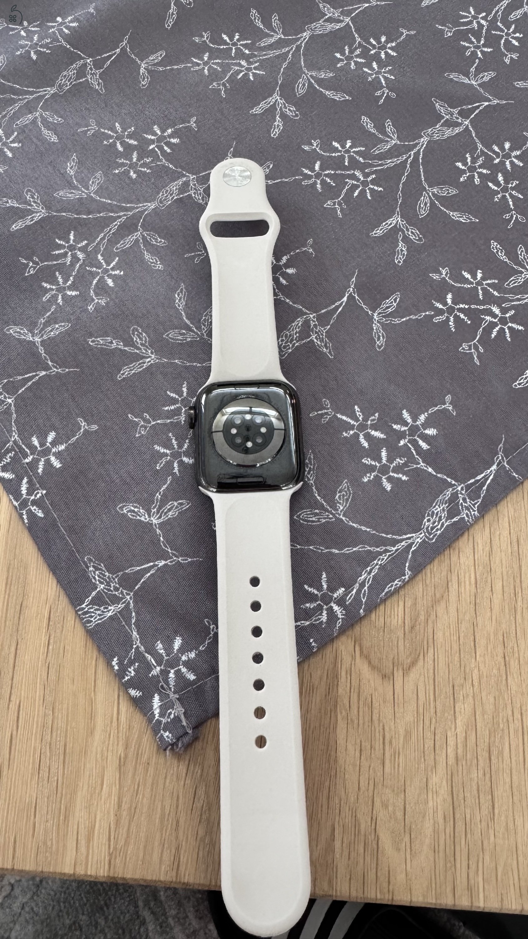 Apple Watch 8 Cellular 41 mm Rozsdamentes acél