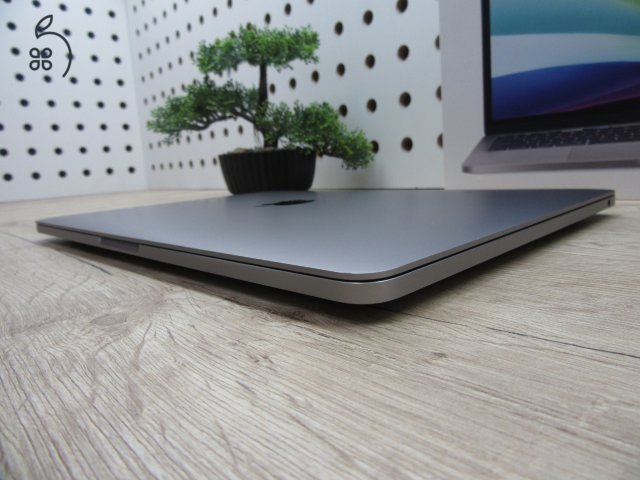 Apple MacBook Pro 13 (2020, M1) – Retina, 17 órás üzemidő, halk erő – 8 GB / 500 GB – Használt, karcmentes – 87% akku (371 ciklus) – 3 hónap garancia