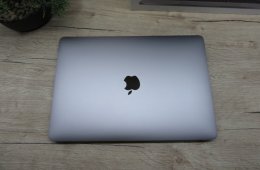 Apple MacBook Pro 13 (2020, M1) – Retina, 17 órás üzemidő, halk erő – 8 GB / 500 GB – Használt, karcmentes – 87% akku (371 ciklus) – 3 hónap garancia